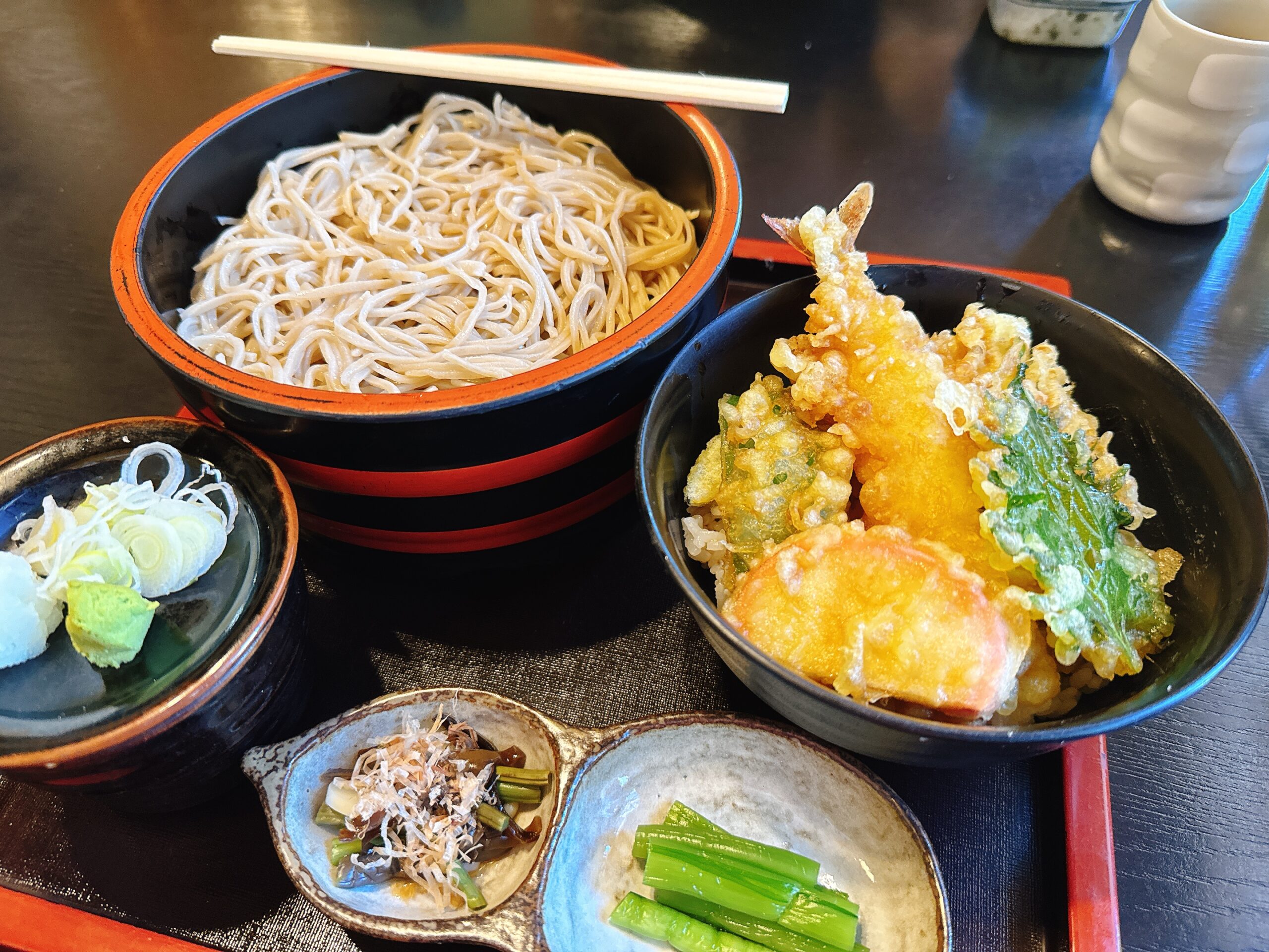 佐久の草笛の「もりそばとミニ天丼セット」